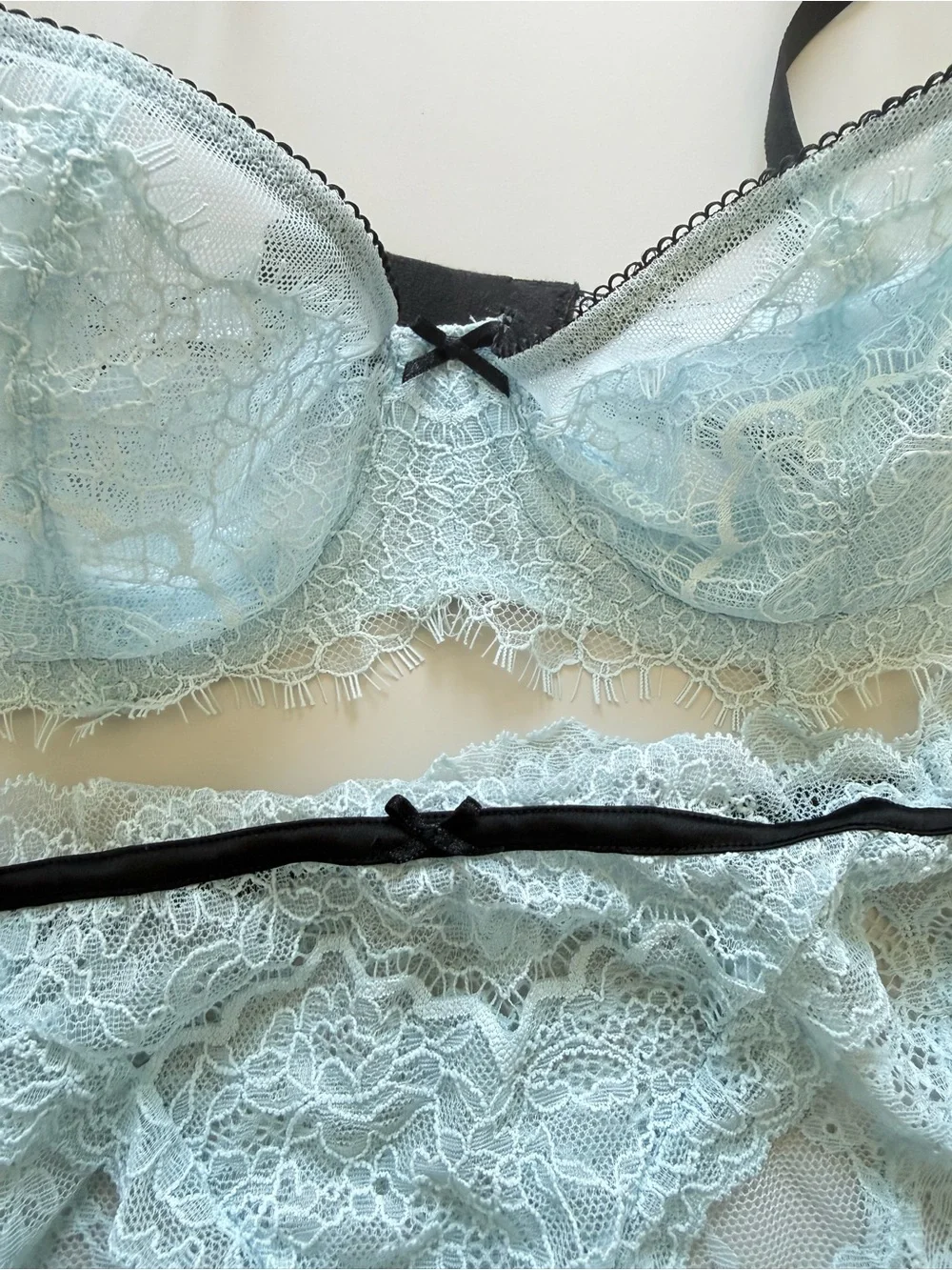 Victorias Secret Dream Angels Light Blue Lace Bra & Panty Set 32D M